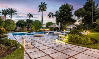 Impressive luxury villa for sale just a stone's throw from the beach on the New Golden Mile between Marbella and Estepona 74240 