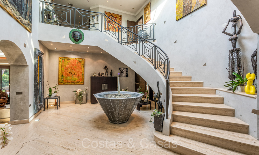 Impressive luxury villa for sale just a stone's throw from the beach on the New Golden Mile between Marbella and Estepona 74241