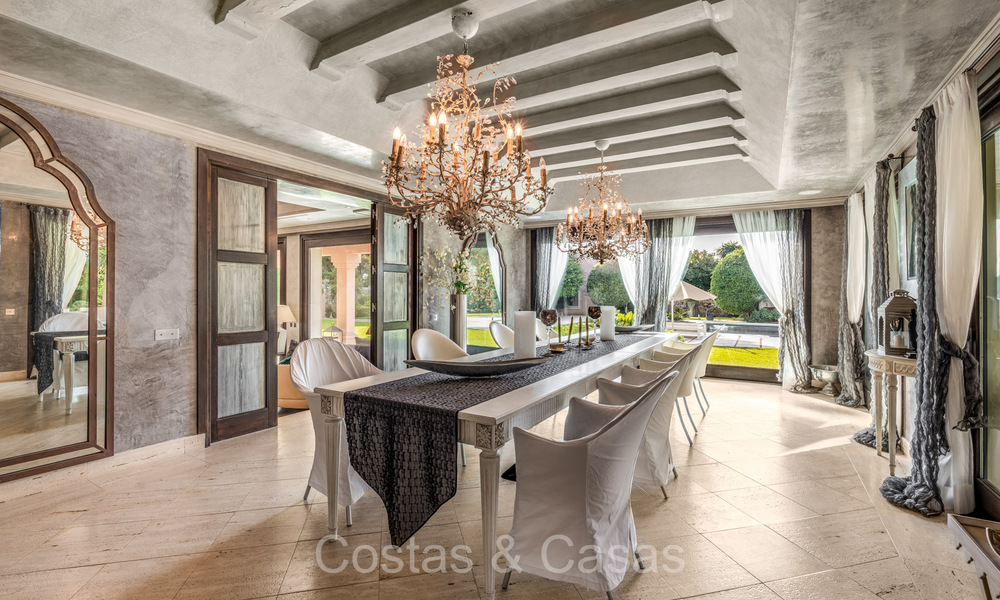 Impressive luxury villa for sale just a stone's throw from the beach on the New Golden Mile between Marbella and Estepona 74243