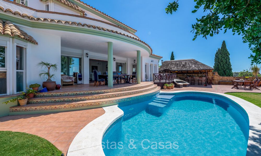 Traditional family villa with impressive views for sale in an elevated position in Istan, Marbella 74318