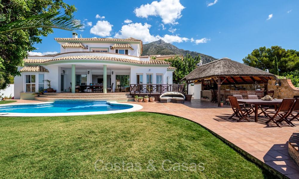 Traditional family villa with impressive views for sale in an elevated position in Istan, Marbella 74319