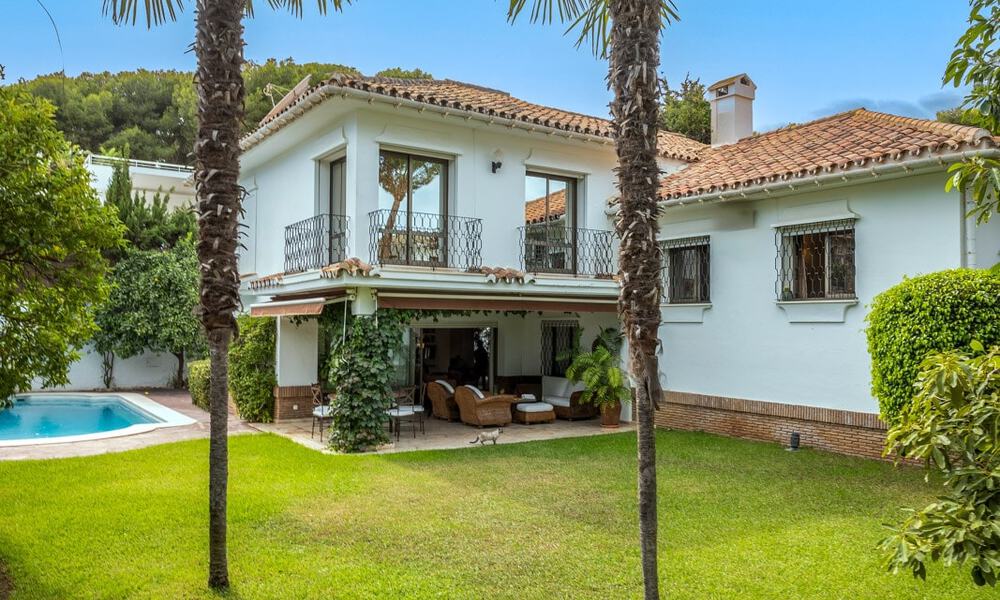 Charming Mediterranean villa for sale just a stone's throw from the beach in Los Monteros, east of Marbella centre 74332