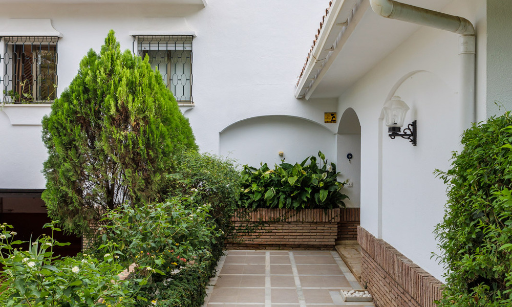 Charming Mediterranean villa for sale just a stone's throw from the beach in Los Monteros, east of Marbella centre 74337