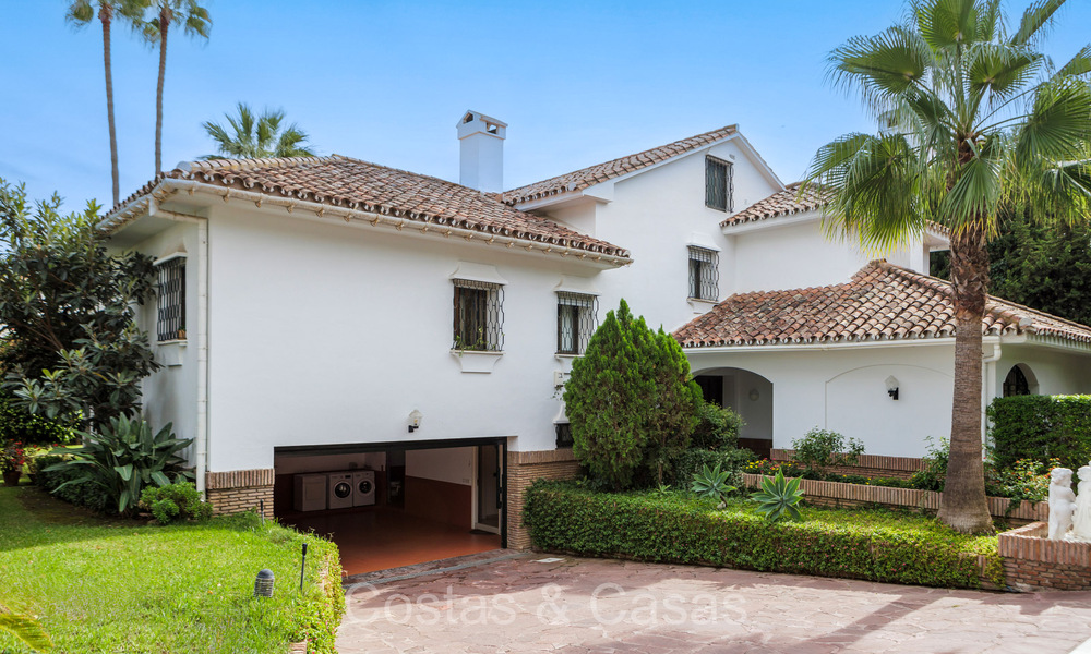 Charming Mediterranean villa for sale just a stone's throw from the beach in Los Monteros, east of Marbella centre 74338