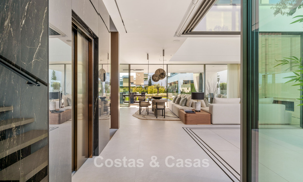 Move-in ready luxury house in an innovative and luxurious complex with sea views, located on Marbella’s Golden Mile 74504