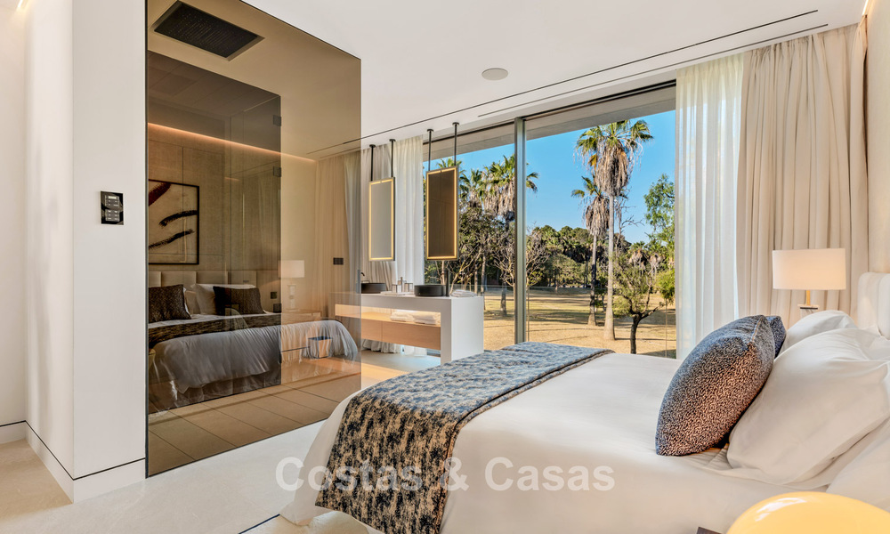 Move-in ready luxury house in an innovative and luxurious complex with sea views, located on Marbella’s Golden Mile 74523