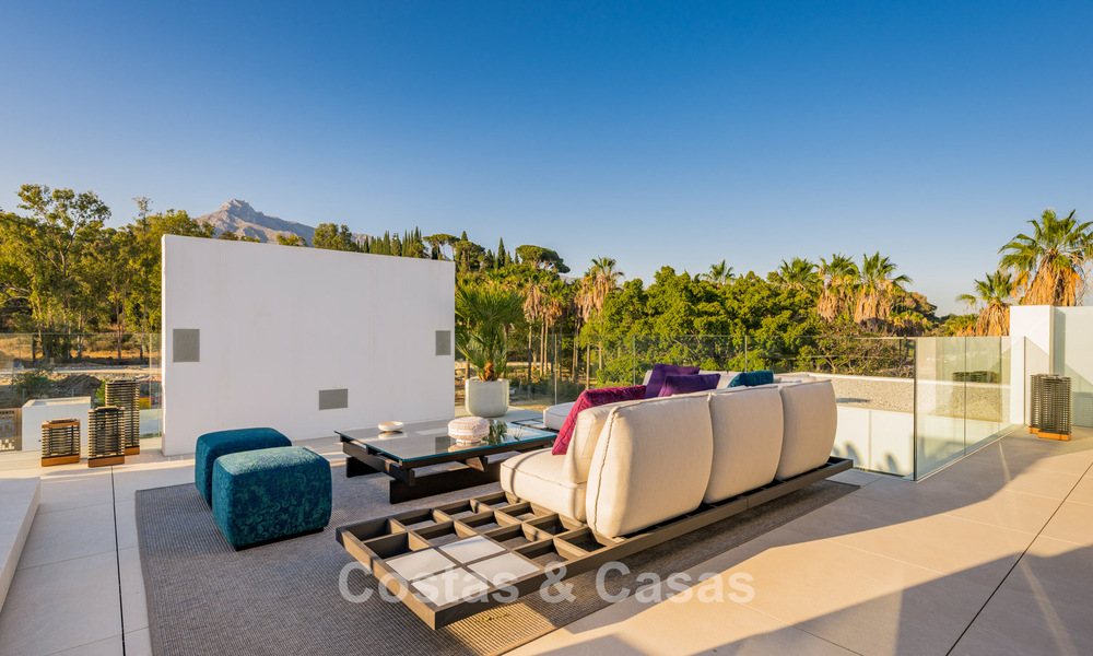 Move-in ready luxury house in an innovative and luxurious complex with sea views, located on Marbella’s Golden Mile 74524