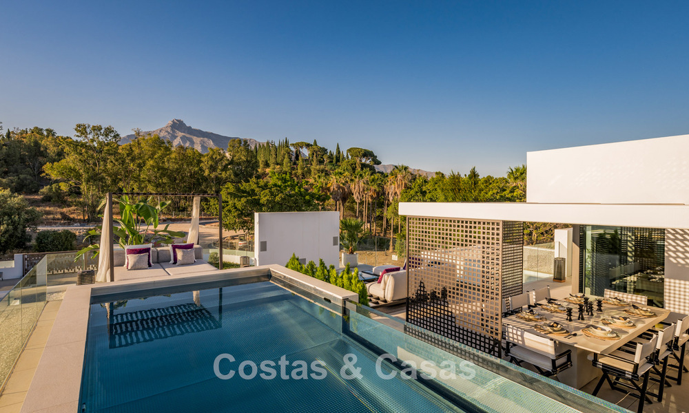 Move-in ready luxury house in an innovative and luxurious complex with sea views, located on Marbella’s Golden Mile 74527