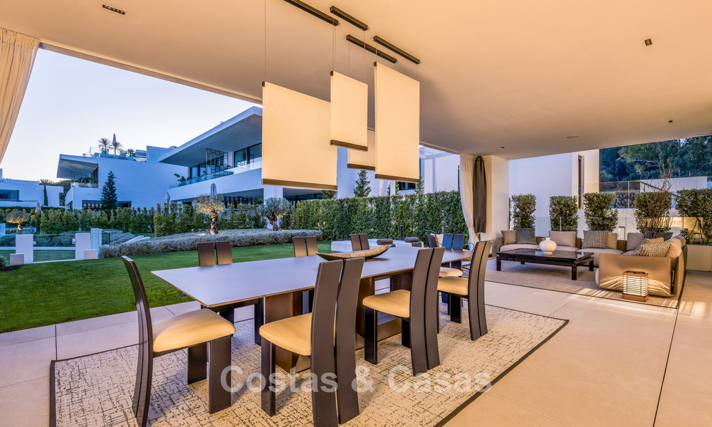 Move-in ready luxury house in an innovative and luxurious complex with sea views, located on Marbella’s Golden Mile 74533