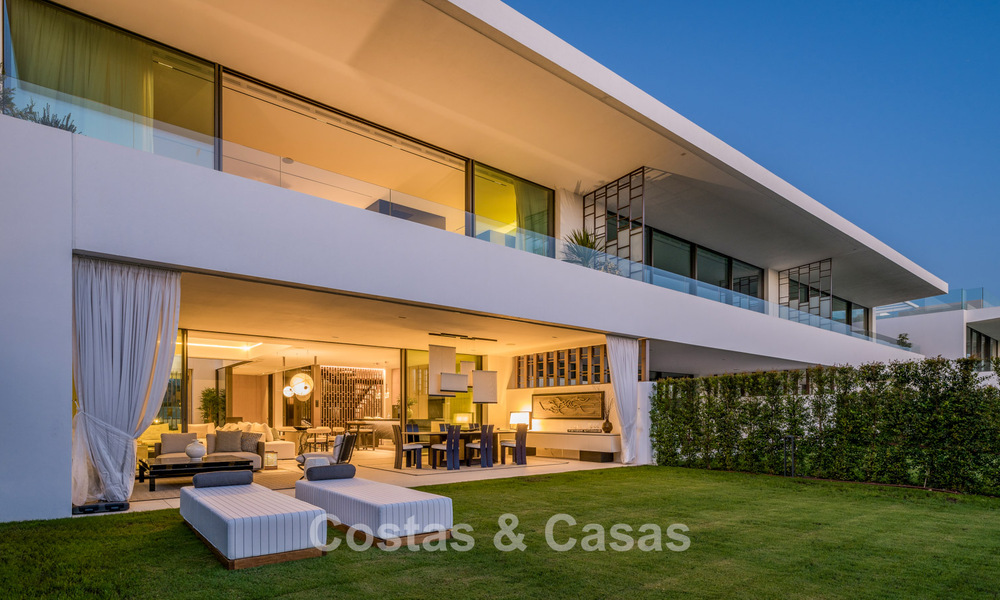 Move-in ready luxury house in an innovative and luxurious complex with sea views, located on Marbella’s Golden Mile 74536