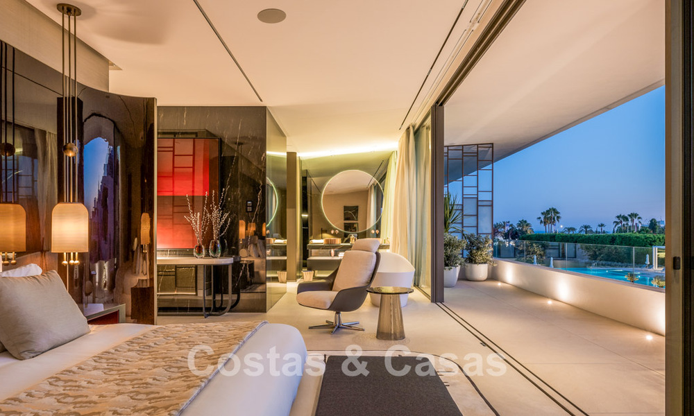 Move-in ready luxury house in an innovative and luxurious complex with sea views, located on Marbella’s Golden Mile 74538