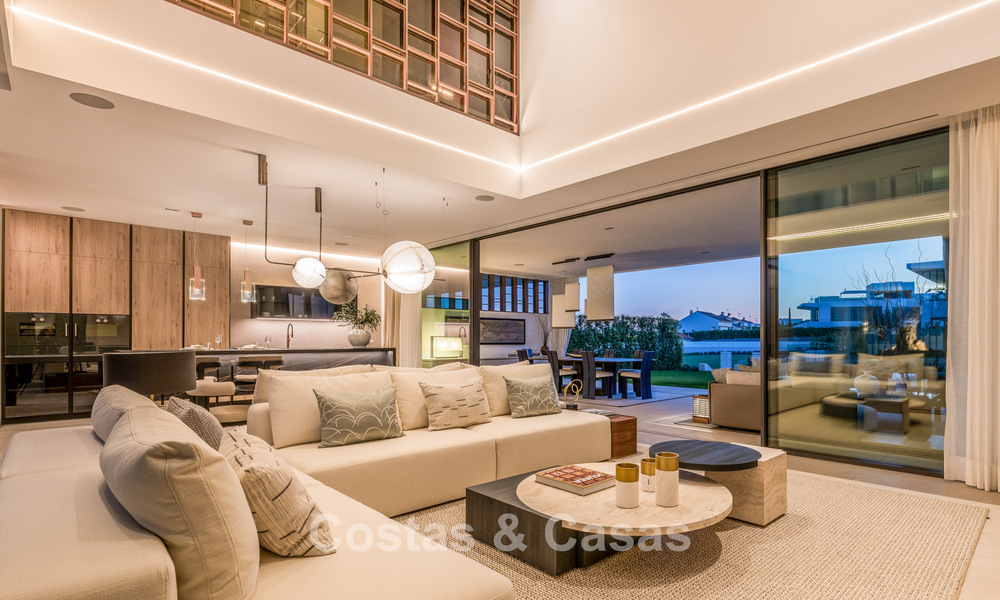 Move-in ready luxury house in an innovative and luxurious complex with sea views, located on Marbella’s Golden Mile 74557