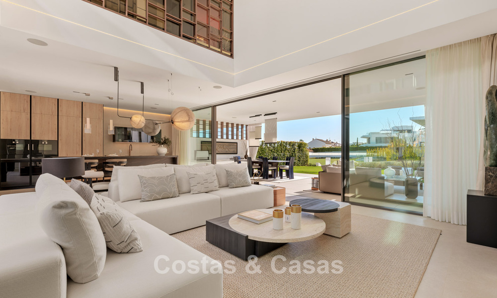 Move-in ready luxury house in an innovative and luxurious complex with sea views, located on Marbella’s Golden Mile 74558