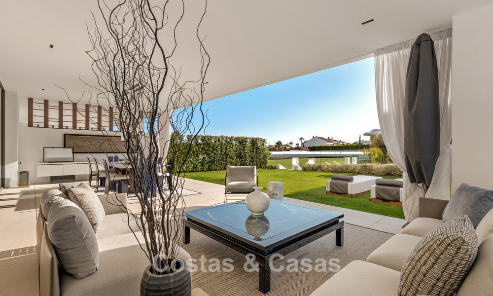 Move-in ready luxury house in an innovative and luxurious complex with sea views, located on Marbella’s Golden Mile 74559