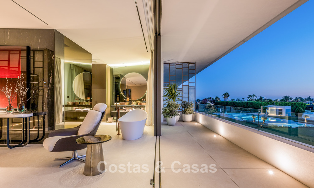 Move-in ready luxury house in an innovative and luxurious complex with sea views, located on Marbella’s Golden Mile 74562