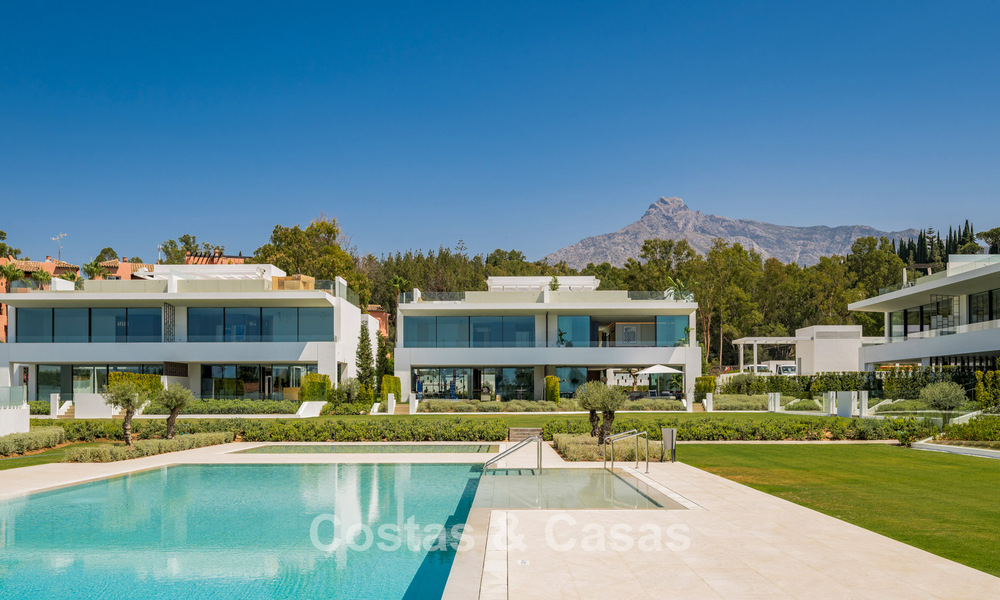 Sophisticated luxury home for sale in a progressive complex with panoramic sea views on Marbella’s Golden Mile 74576