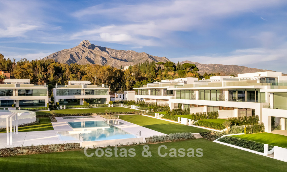 Sophisticated luxury home for sale in a progressive complex with panoramic sea views on Marbella’s Golden Mile 74623