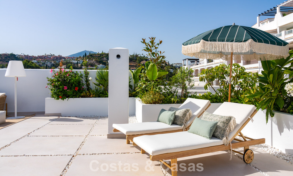 Prestigious renovated penthouse for sale, bordering a leading golf course in La Quinta, Benahavis - Marbella 74473