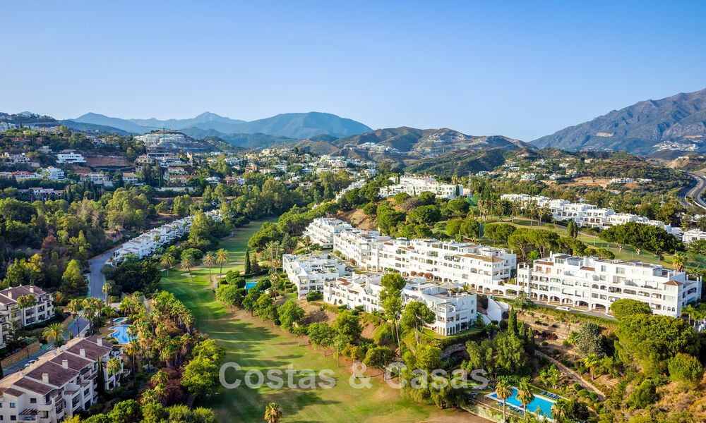 Prestigious renovated penthouse for sale, bordering a leading golf course in La Quinta, Benahavis - Marbella 74476