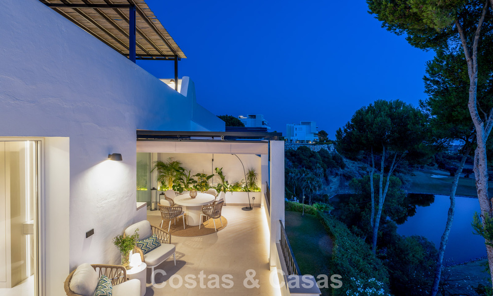 Prestigious renovated penthouse for sale, bordering a leading golf course in La Quinta, Benahavis - Marbella 74478