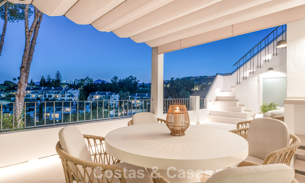 Prestigious renovated penthouse for sale, bordering a leading golf course in La Quinta, Benahavis - Marbella 74482