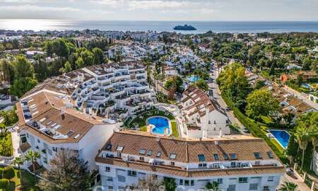 Contemporary renovated apartment within walking distance to all amenities and the beach in Nueva Andalucia, Marbella 74644