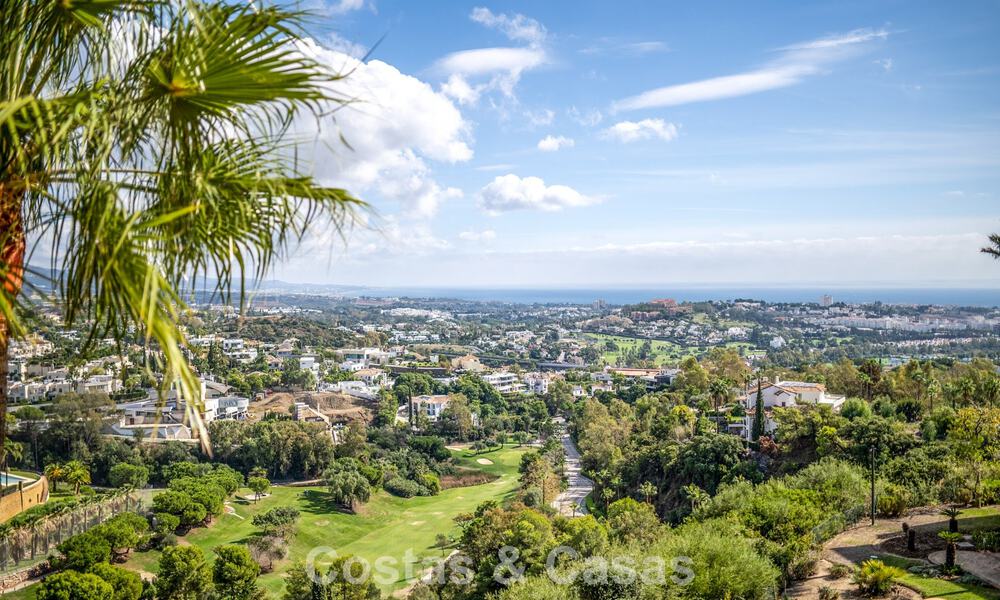 Frontline golf penthouse with magnificent golf and sea views for sale in a gated community in Benahavis - Marbella 74733