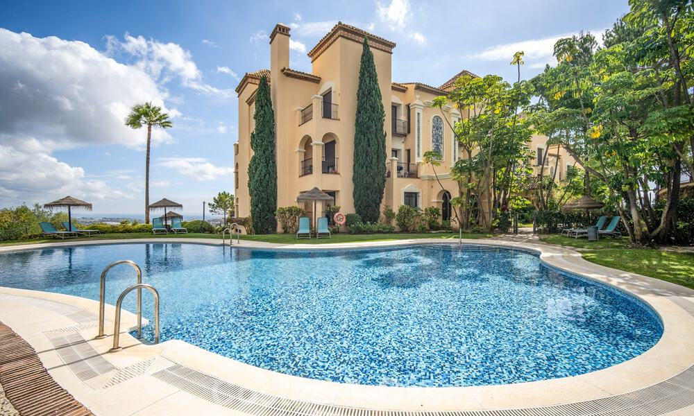 Frontline golf penthouse with magnificent golf and sea views for sale in a gated community in Benahavis - Marbella 74737