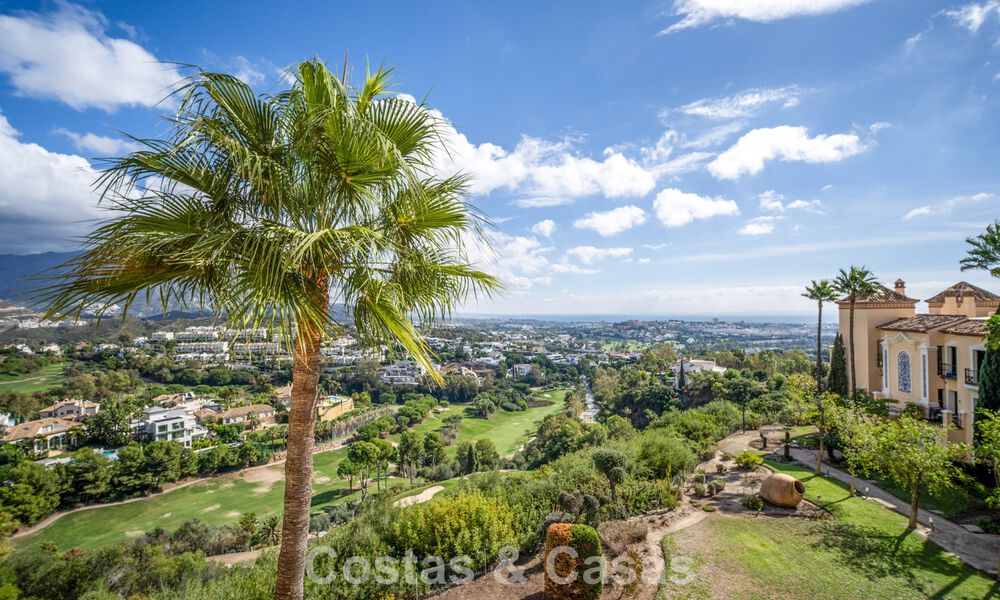 Frontline golf penthouse with magnificent golf and sea views for sale in a gated community in Benahavis - Marbella 74741