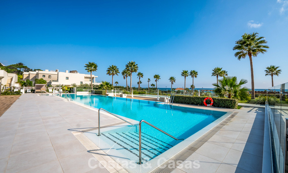 Luxury apartment for sale, in a luxurious beach complex on the New Golden Mile between Marbella and Estepona 773542