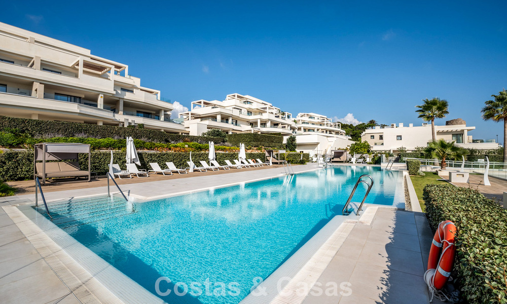 Luxury apartment for sale, in a luxurious beach complex on the New Golden Mile between Marbella and Estepona 773544