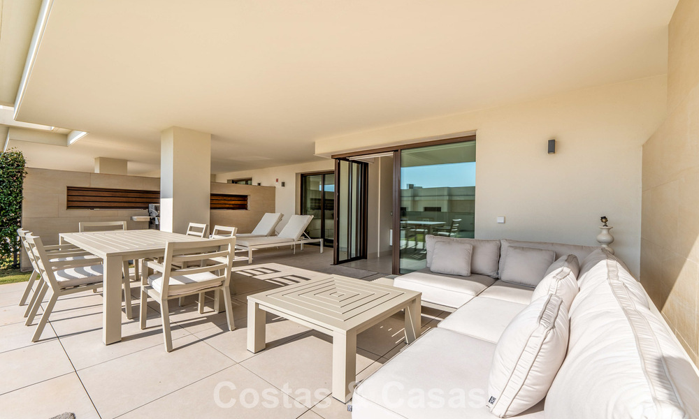 Luxury apartment for sale, in a luxurious beach complex on the New Golden Mile between Marbella and Estepona 773559