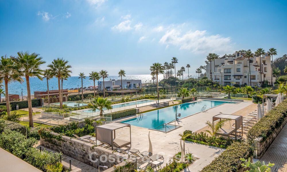 Luxury apartment for sale, in a luxurious beach complex on the New Golden Mile between Marbella and Estepona 773576