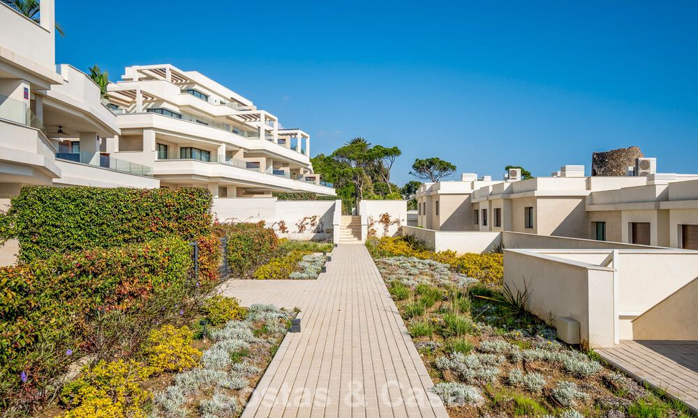 Luxury apartment for sale, in a luxurious beach complex on the New Golden Mile between Marbella and Estepona 773577