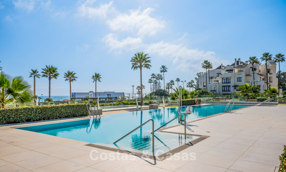 Luxury apartment for sale, in a luxurious beach complex on the New Golden Mile between Marbella and Estepona 773578