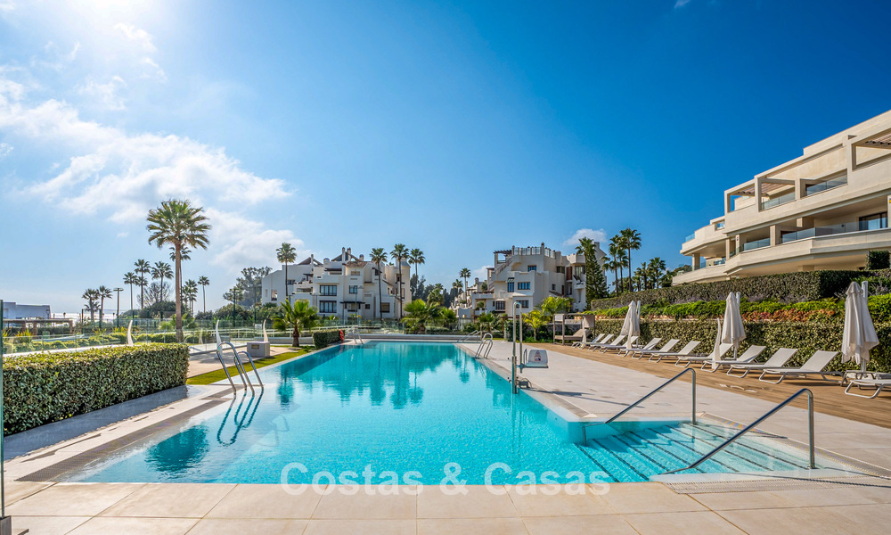 Luxury apartment for sale, in a luxurious beach complex on the New Golden Mile between Marbella and Estepona 773579