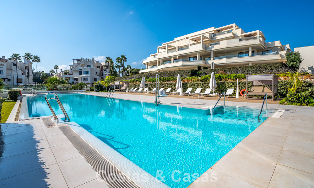 Luxury apartment for sale, in a luxurious beach complex on the New Golden Mile between Marbella and Estepona 773580