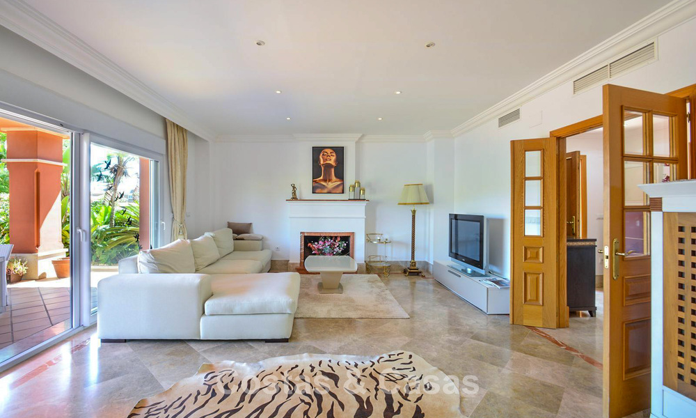 Spacious semi-detached house for sale in a gated golf resort in East Marbella 773478