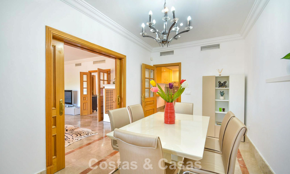 Spacious semi-detached house for sale in a gated golf resort in East Marbella 773480