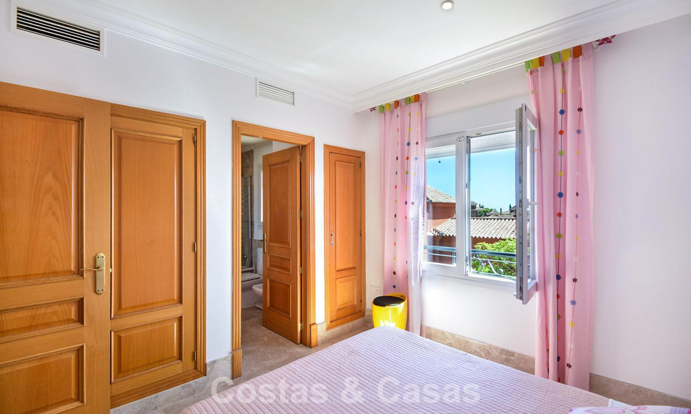 Spacious semi-detached house for sale in a gated golf resort in East Marbella 773495