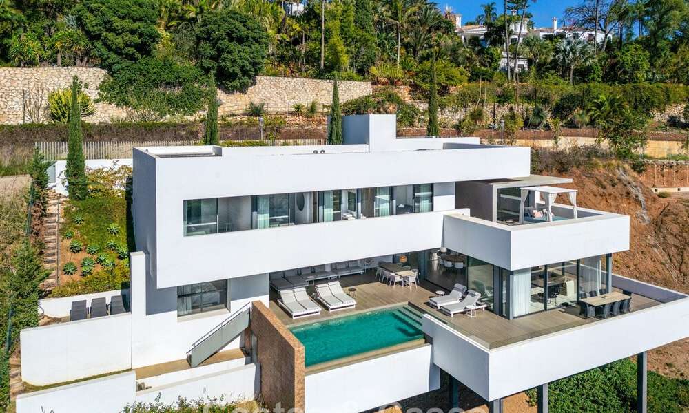 Ready to move in, modernist luxury villa for sale, with sea views in a gated community in Benahavis - Marbella 773608