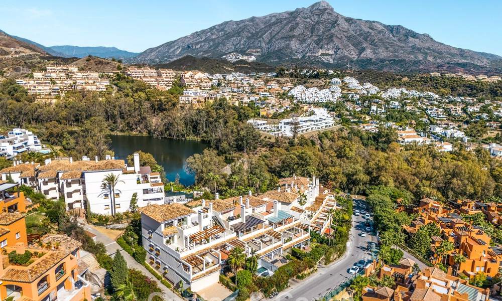 Prestigious renovated penthouse with panoramic sea views for sale in Nueva Andalucia’s Golf Valley, Marbella 773620