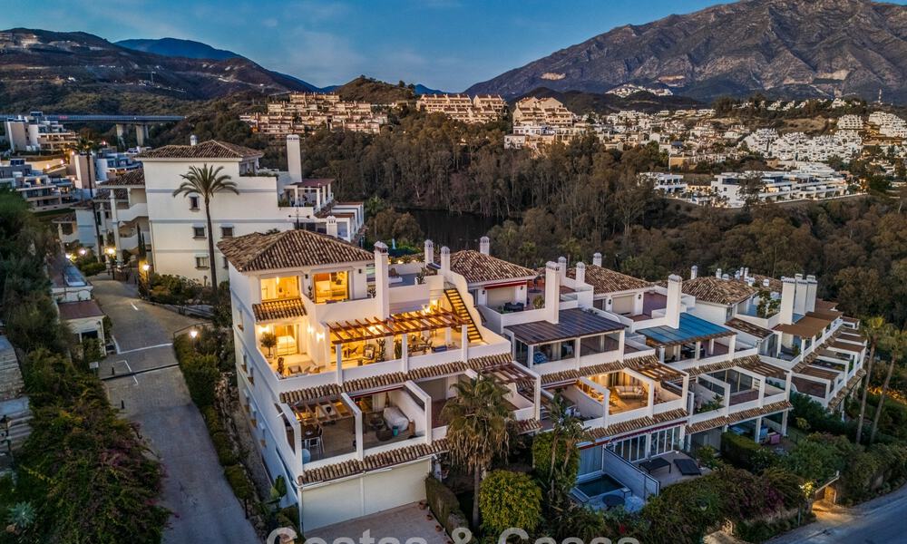 Prestigious renovated penthouse with panoramic sea views for sale in Nueva Andalucia’s Golf Valley, Marbella 773624