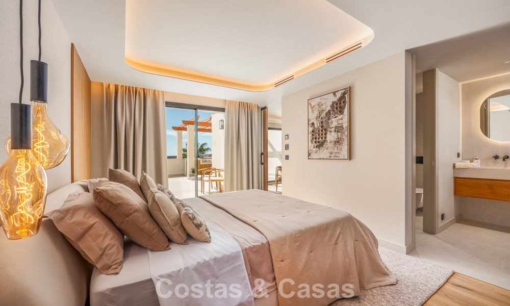 Prestigious renovated penthouse with panoramic sea views for sale in Nueva Andalucia’s Golf Valley, Marbella 773627