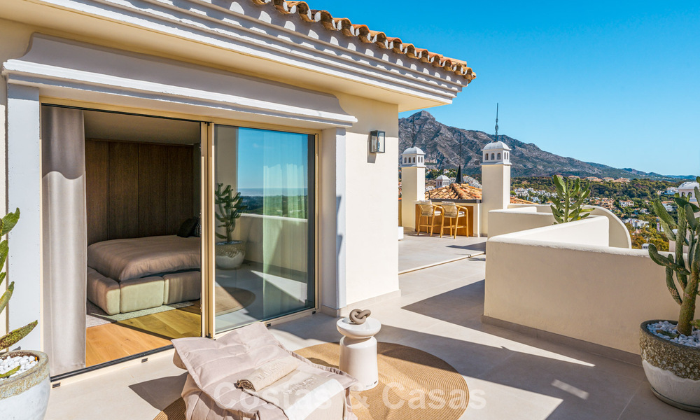 Prestigious renovated penthouse with panoramic sea views for sale in Nueva Andalucia’s Golf Valley, Marbella 773636