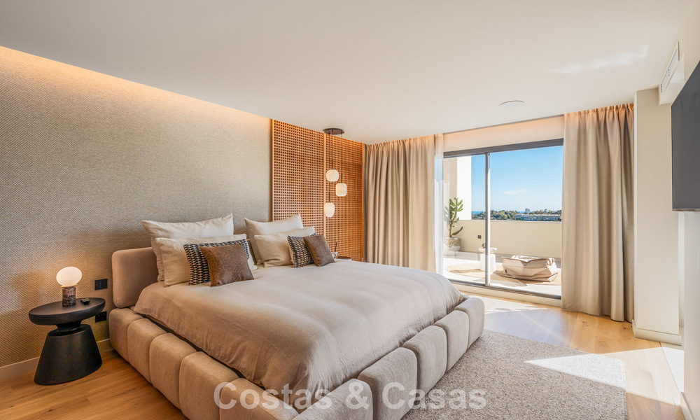 Prestigious renovated penthouse with panoramic sea views for sale in Nueva Andalucia’s Golf Valley, Marbella 773647