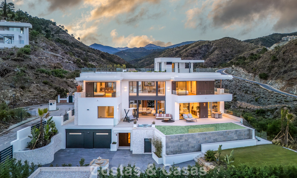 Brand new luxury villa with sea views for sale in a gated community in La Quinta, Marbella - Benahavis 773683