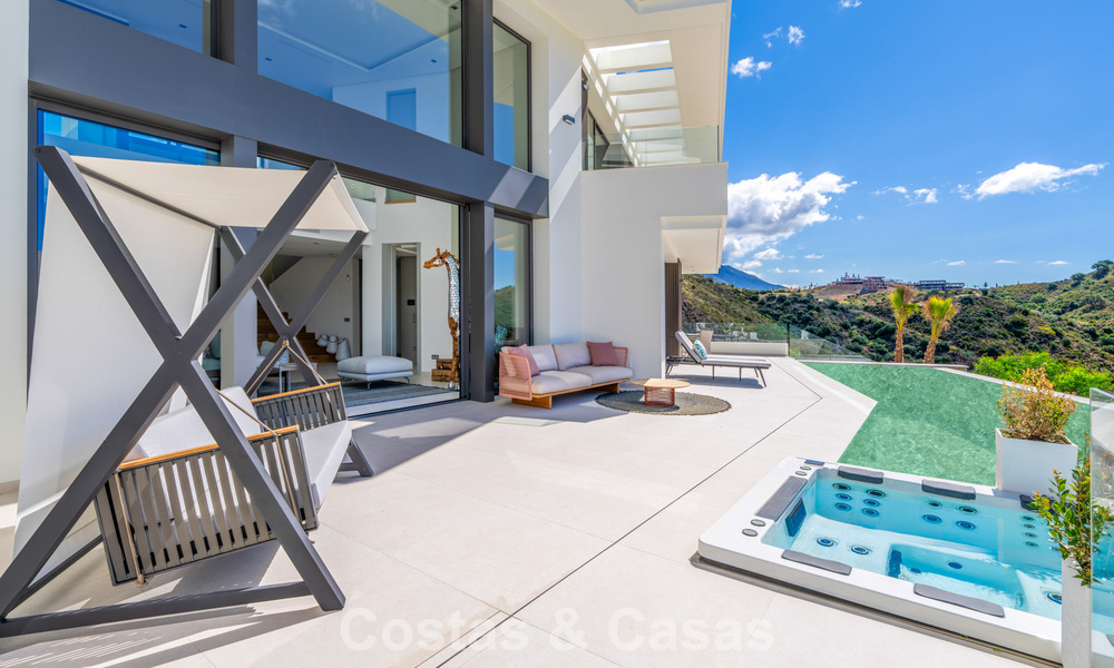 Brand new luxury villa with sea views for sale in a gated community in La Quinta, Marbella - Benahavis 773689