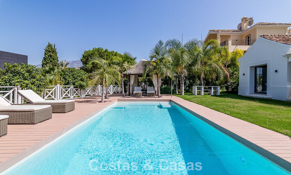 Luxury villa with timeless Mediterranean design for sale in a sought-after golf area of Nueva Andalucia, Marbella 773707