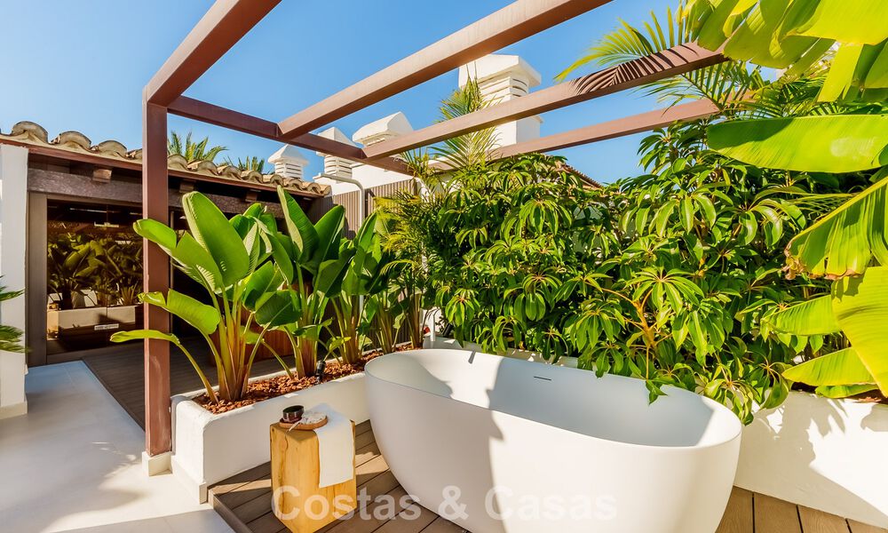 Move-in ready luxury penthouse for sale in a leading beach resort within walking distance of Estepona centre 773754